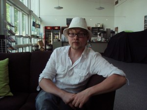 Rauma Summerjazzin monitoimimies, taiteellinen johtaja, äänitekniikasta vastaava, kuuluttaja/juontaja, Markku Pekonen, toimi jopa "roudarina"