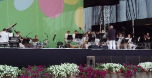 George Garanianin johtama venäläisen Big Bandin mahtipontista soittamista Arenan avauksessa